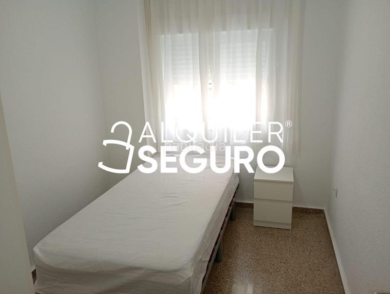 Foto 07d632ef-2ea2-42ac-a07e-e535c75c9692. Alquiler piso  c magistrado salvador barberá en Málaga