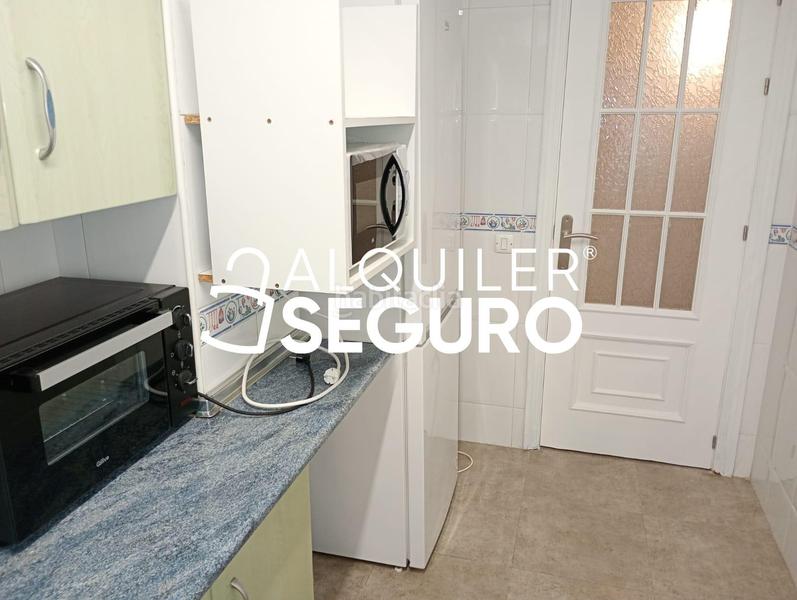 Foto 3d45e7eb-5302-47cd-9ea3-445d766cdaeb. Alquiler piso  c magistrado salvador barberá en Málaga