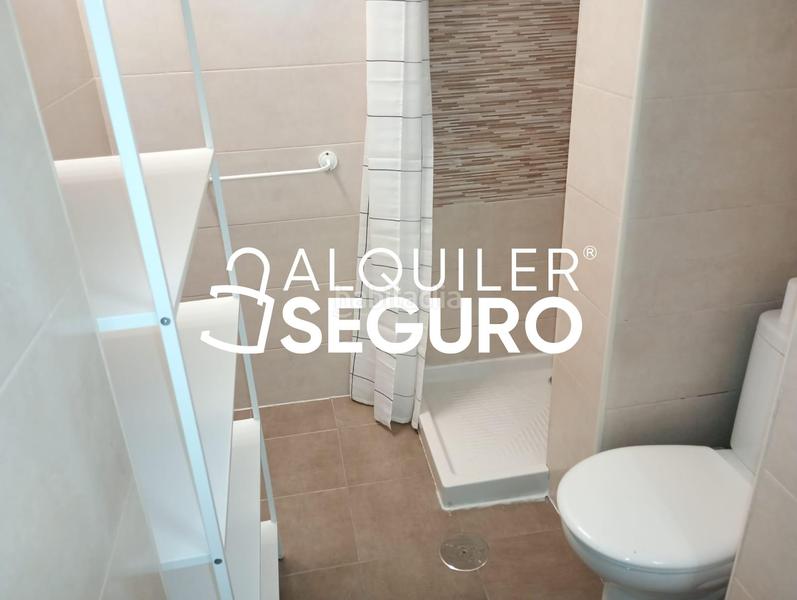 Foto 43ee0462-fb65-49c3-82b4-5e747e488f6e. Alquiler piso  c magistrado salvador barberá en Málaga