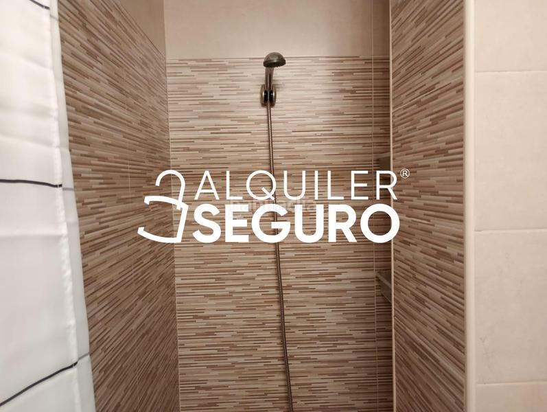 Foto 61b4dd00-e6cd-45af-b72e-b2ae8334e9e6. Alquiler piso  c magistrado salvador barberá en Málaga