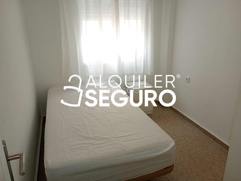 Foto b05b2852-172f-4410-9821-ada58bcbb456. Alquiler piso  c magistrado salvador barberá en Málaga