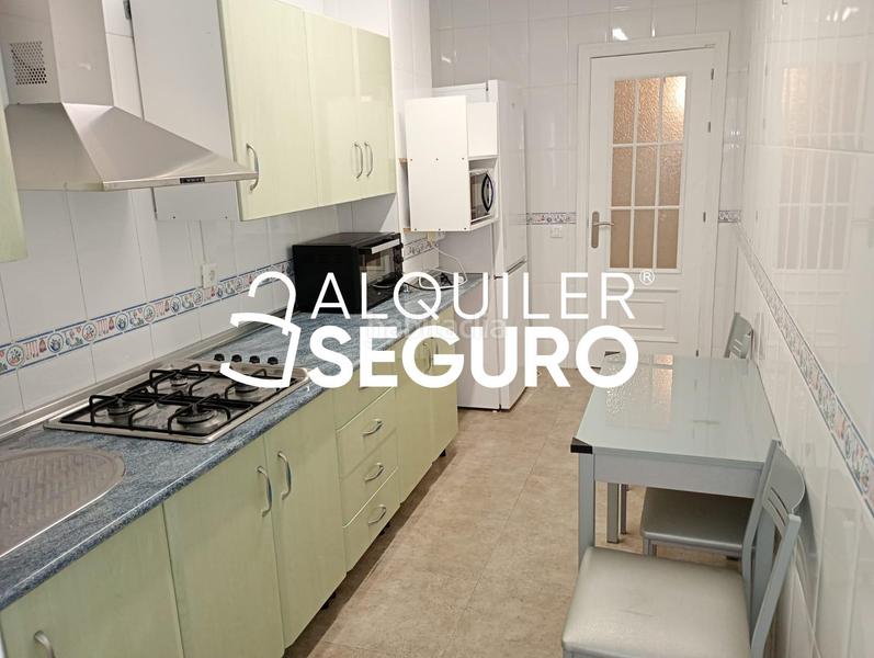 Foto debd993d-7acd-41a1-a6dc-0213a9131066. Alquiler piso  c magistrado salvador barberá en Málaga