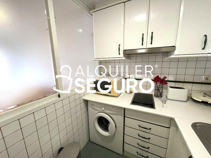 Foto 4f02b50b-b529-481d-be7b-330bfeb03e95. Rent flat with heating parking in Ciudad Jardín Madrid