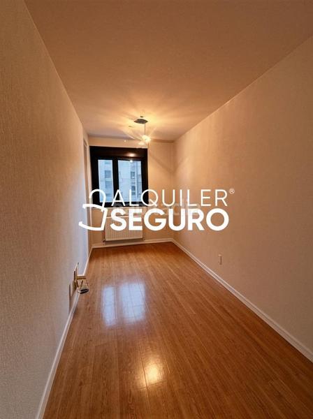 Foto b10591f8-6716-4fb5-815f-6adef7ddcfd9. Affitto appartamento con riscaldamento parcheggio in Madrid