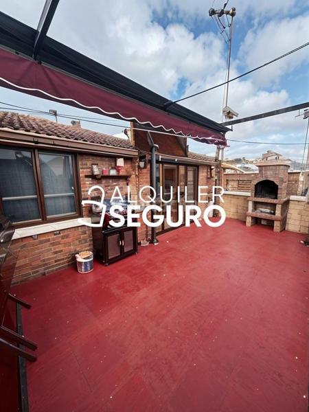 Foto 63f3238c-bf02-4f4a-9f94-e8c095442510. Alquiler chalet  c de santiago en Ciudad 70 Coslada