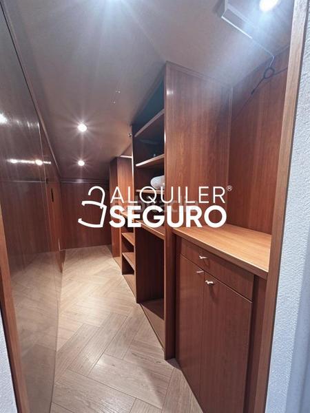 Foto 90527a2b-1a91-444e-ba6c-96c40cf46480. Miete chalet mit heizung in Ciudad 70 Coslada