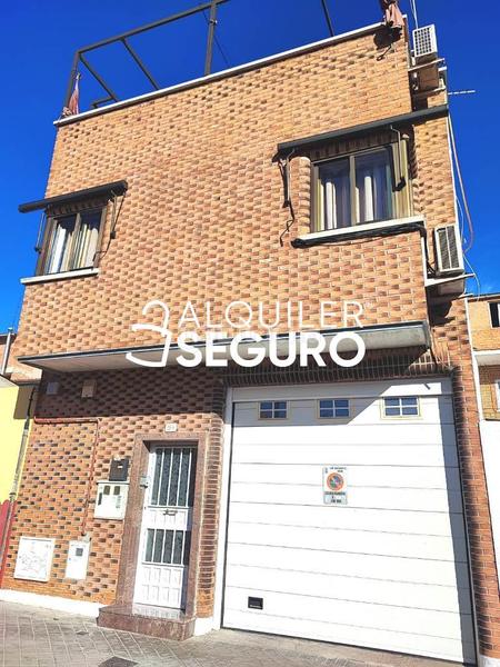 Foto 148d103e-1507-4f4c-b9f3-58da42f574f4. Rent chalet with heating in Ciudad 70 Coslada