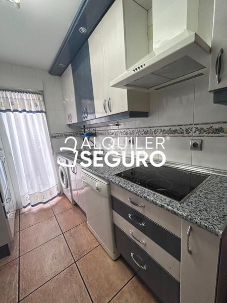 Foto 7c831624-02da-4a0a-bf8f-bd62422d7ddd. Rent chalet with heating in Ciudad 70 Coslada