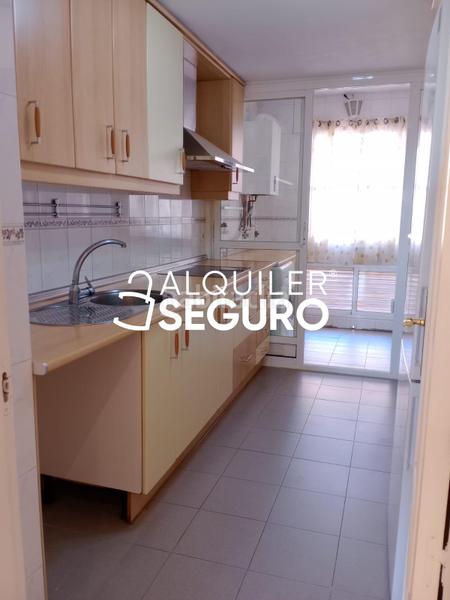 Foto f0c2733b-24ea-4cdf-b95c-21d7aa7b282a. Rent flat with heating parking in Rosas - Musas Madrid