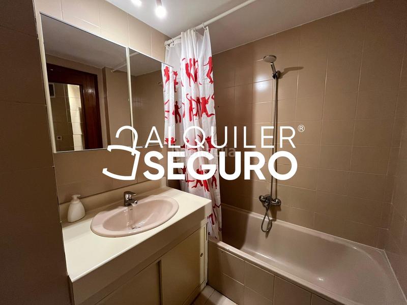 Foto 098698fd-e191-478e-8258-7af952210f7b. Rent flat with heating in Acacias Madrid