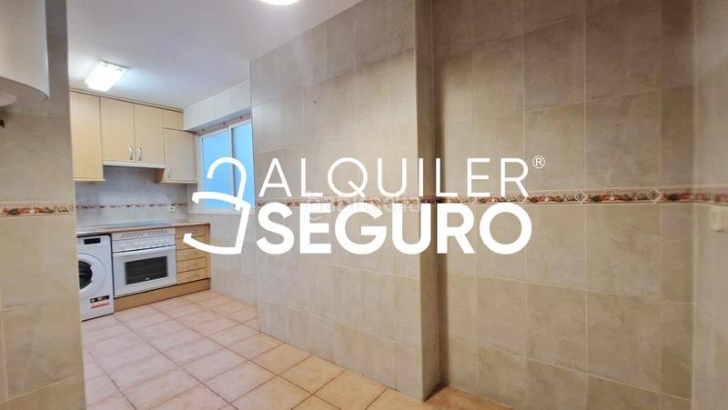 Foto abf8b30d-0eac-42ce-ad45-cbe2c5b4e350. Alquiler piso  c pico de los artilleros en Vinateros Madrid