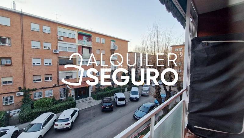 Foto cf23c255-261b-40d4-a55f-5a27b2eadb1b. Alquiler piso  c pico de los artilleros en Vinateros Madrid