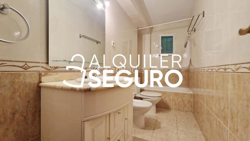 Foto d067b3ef-3b26-4d67-abef-03c3f4c8030e. Alquiler piso  c pico de los artilleros en Vinateros Madrid