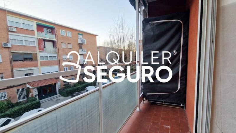 Foto 0bebeaba-4225-4b68-bca0-56923c1757df. Rent flat with heating in Vinateros Madrid