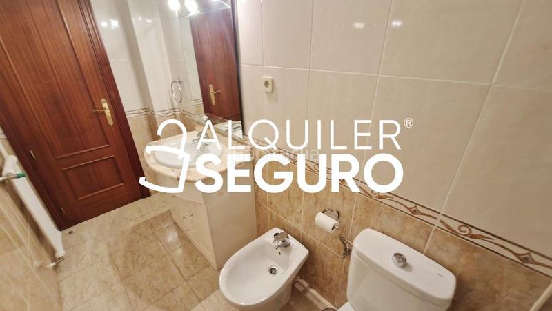 Foto 113b52af-c510-4456-82ad-f7f853795cb2. Rent flat with heating in Vinateros Madrid