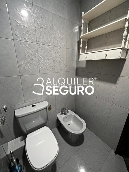 Foto d86ad074-a46f-4963-b7ef-6cf065d16476. Rent flat with heating in Fuente del Berro Madrid