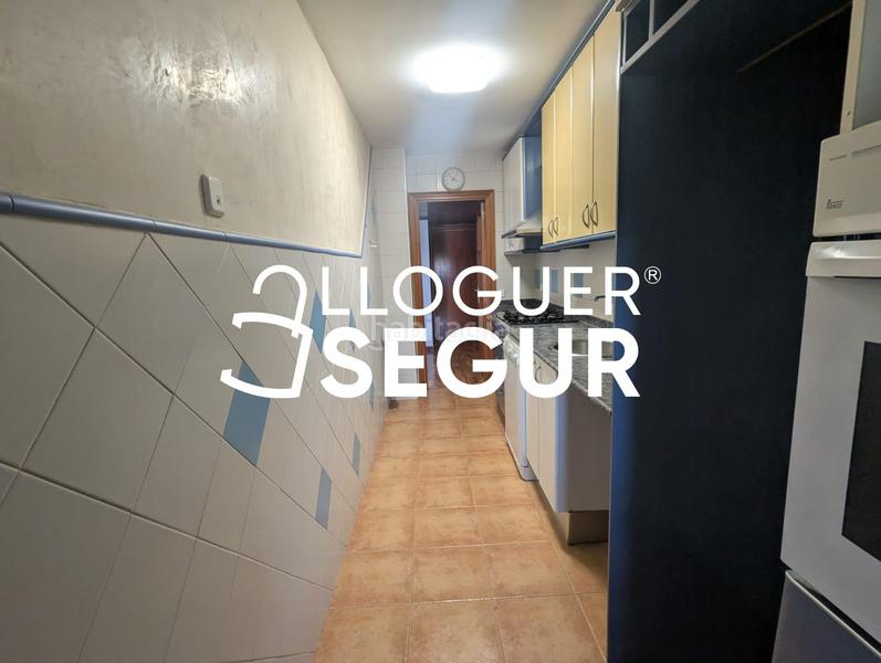 Foto 5e2b8ecf-aec2-438e-898f-ec735244ed90. Rent flat with heating in Porta Barcelona