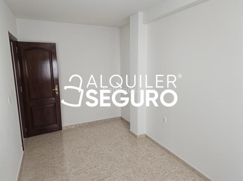 Foto 40c47c6f-82b6-4f0c-acc7-fe88a587a477. Alquiler piso  c urbanización parque giralda en Dos Hermanas