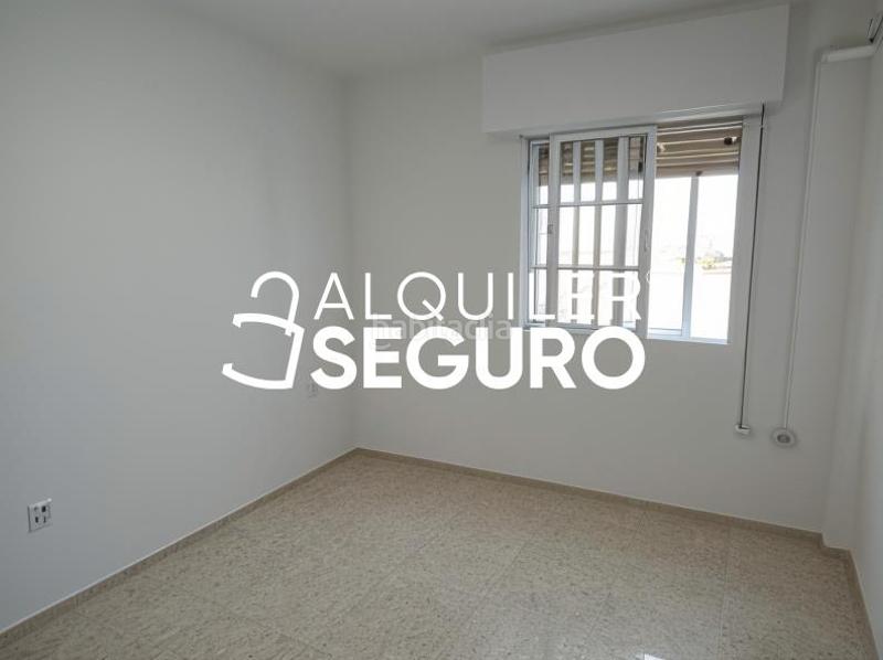 Foto abf88efa-f56c-4cd8-aed1-f32b89af30ca. Alquiler piso  c urbanización parque giralda en Dos Hermanas