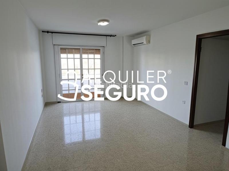 Foto c4c8b525-fda4-4da7-a72e-10c7f523b903. Alquiler piso  c urbanización parque giralda en Dos Hermanas