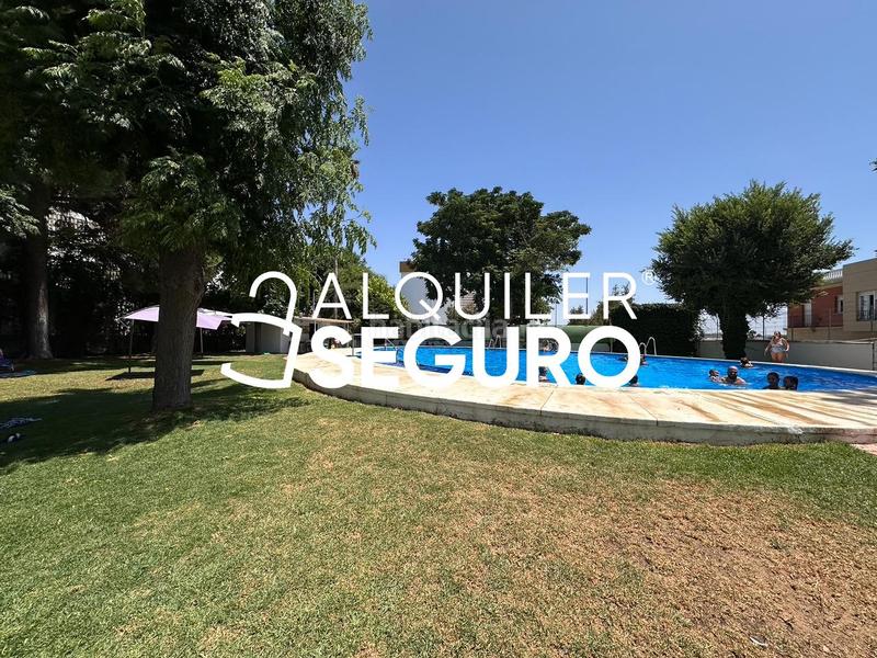 Foto 1ee3b07d-acc2-4915-b567-bb72a0108c52. Miete etagenwohnung mit parking pool in La Hacienda - Nueva Andalucía Dos Hermanas