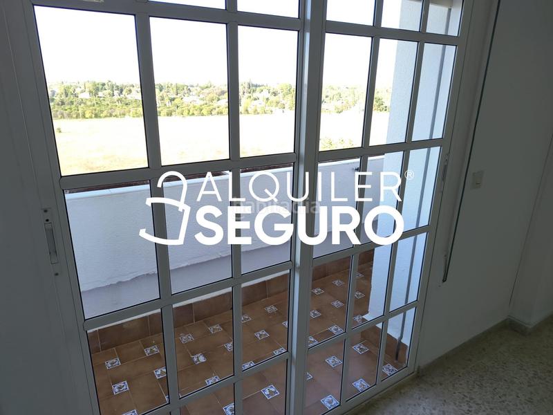 Foto 0efafede-6c3a-4955-b2ae-4d24af8741bc. Rent flat with parking pool in La Hacienda - Nueva Andalucía Dos Hermanas