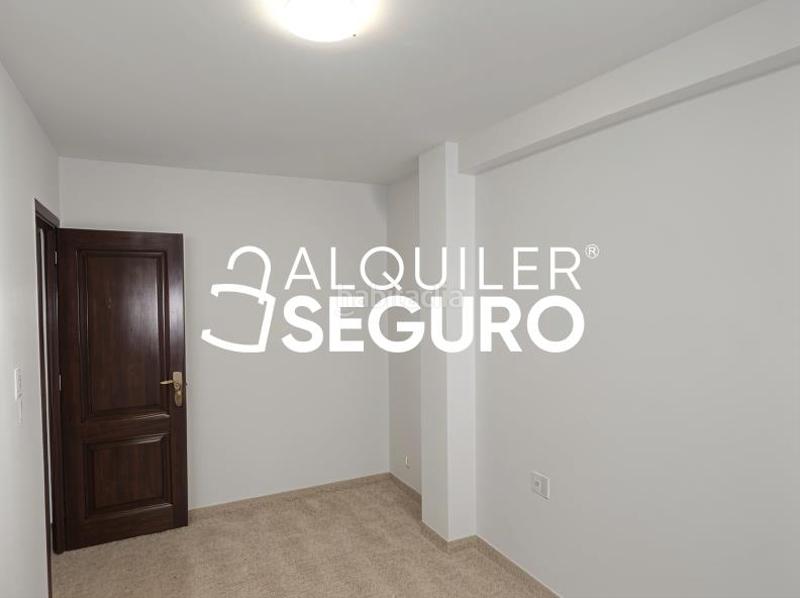 Foto 1587e798-cb5a-4e5f-9d93-707228aa7be3. Rent flat with parking pool in La Hacienda - Nueva Andalucía Dos Hermanas