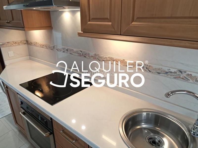 Foto 58980f1d-1df1-4ab9-9f4e-bb8cb0a99add. Rent flat with parking pool in La Hacienda - Nueva Andalucía Dos Hermanas