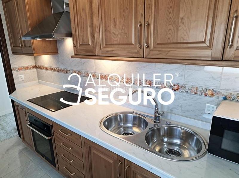 Foto ec906d90-c59e-48b4-99b8-4322b0549278. Rent flat with parking pool in La Hacienda - Nueva Andalucía Dos Hermanas