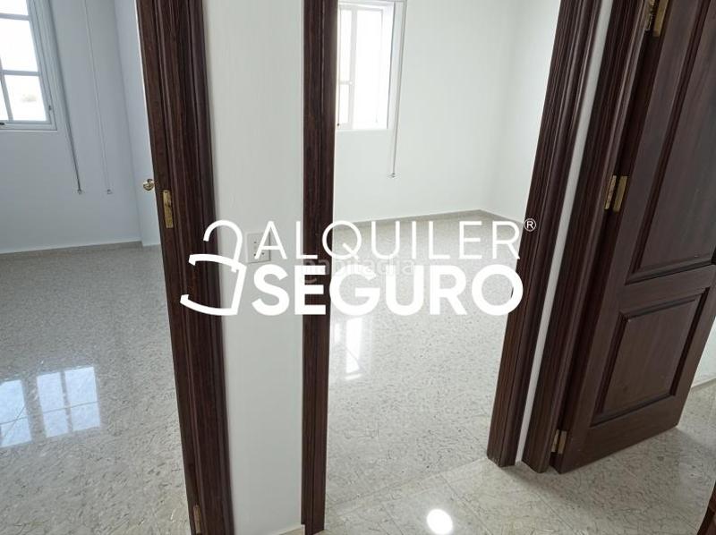 Foto f38ea2d5-c810-400b-99a0-491ad5e85d6d. Rent flat with parking pool in La Hacienda - Nueva Andalucía Dos Hermanas