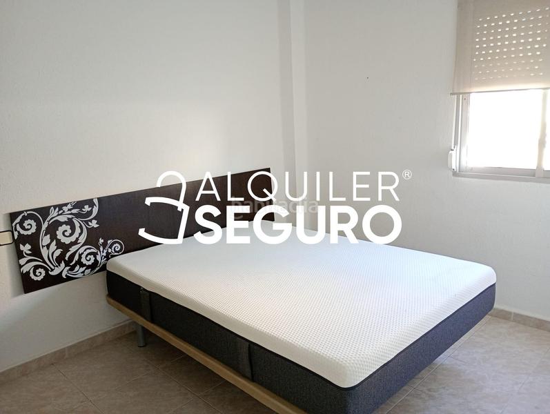 Foto b4f5493e-5d8d-449e-964d-d699dfbe0128. Alquiler ático  pje. mármoles en Perchel Norte Málaga