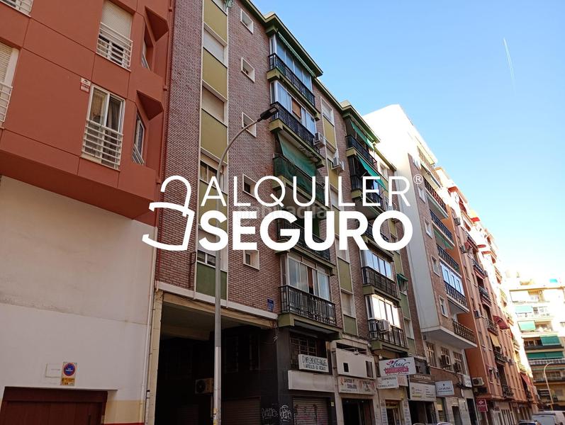 Foto cb0a839d-9d81-476a-8474-cc304bbfa9a4. Alquiler ático  pje. mármoles en Perchel Norte Málaga