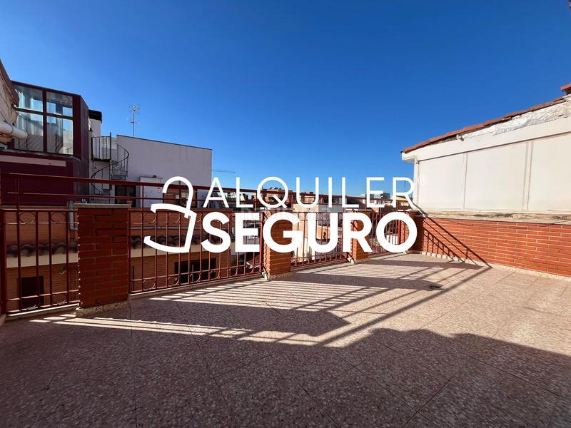 Foto 5a512ae4-592c-4666-b561-1ac57105e14c. Rent penthouse with heating in San Diego Madrid