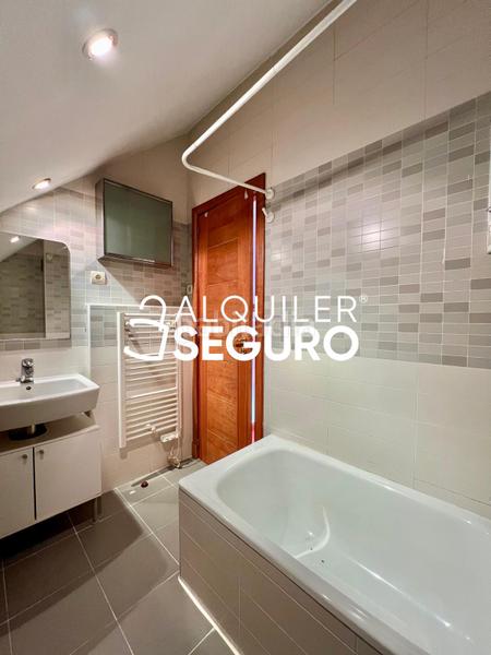 Foto d5fe9391-9afc-41eb-bd18-2c5d2272fad8. Location attique avec chauffage parking dans Cuatro Caminos - Azca Madrid