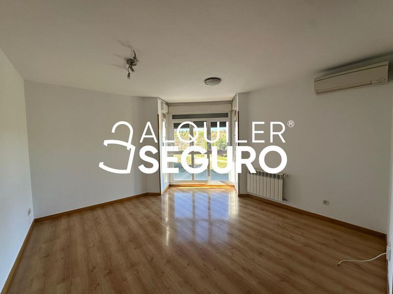 Foto 0c26b0b3-7609-4565-a186-6d1477497524. Lloguer pis amb calefacció aparcament a Ambroz Madrid