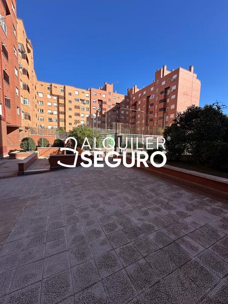 Foto 2d3324c3-2e85-4b58-b3cc-908963c65785. Rent flat with heating parking in Ambroz Madrid