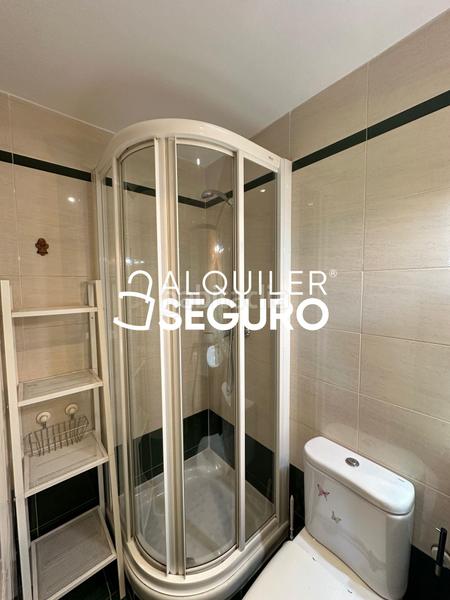 Foto 9a1c7375-646c-4c7b-a583-e8f6124481ae. Rent flat with heating parking in Ambroz Madrid