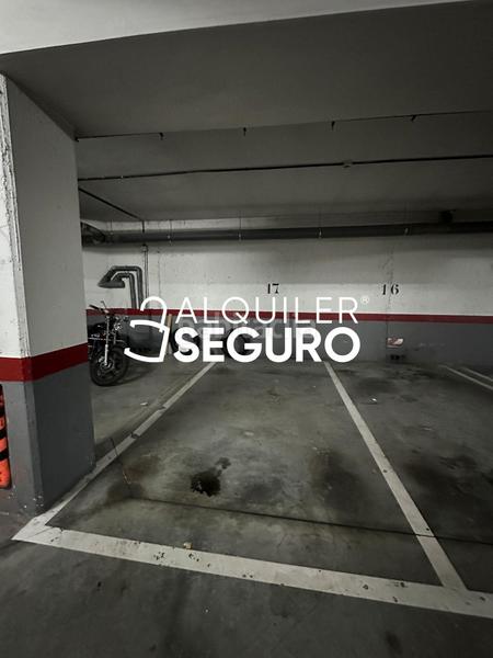 Foto 9c4101be-1481-4b4d-b218-70ef5b140169. Rent flat with heating parking in Ambroz Madrid