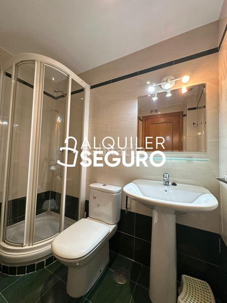 Foto c0827286-5a78-4e3a-9be0-35a66ce73678. Rent flat with heating parking in Ambroz Madrid