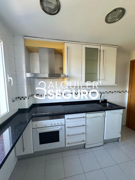 Foto eef54e8b-bbbb-4f50-9e1b-829f96b13aae. Rent flat with heating parking in Ambroz Madrid