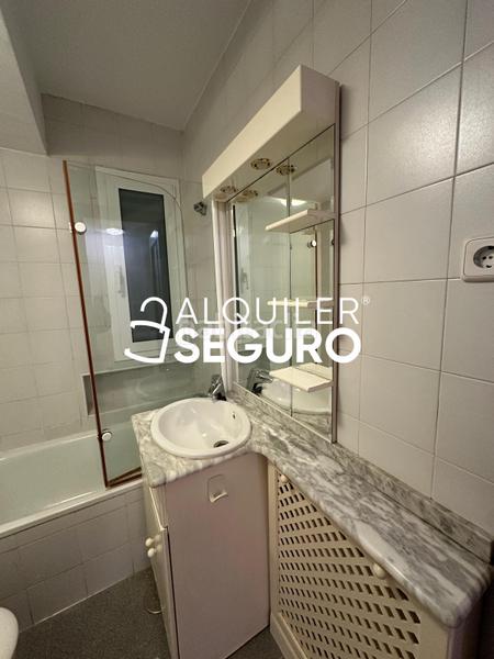 Foto 2f0d5d26-48ba-4196-89e9-762511dbdecb. Lloguer pis amb calefacció a Ventas Madrid