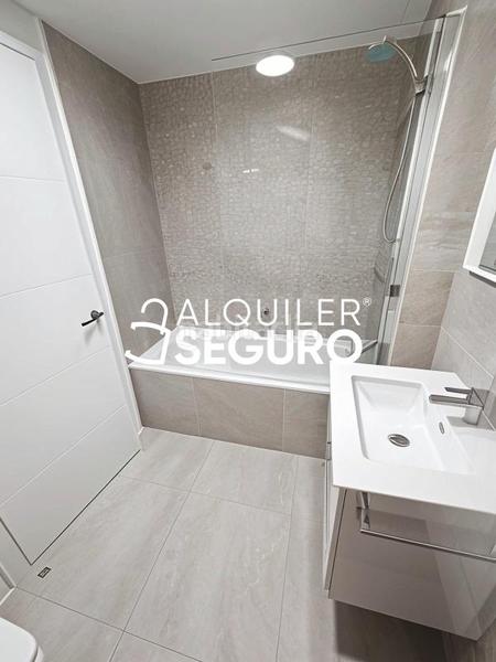 Foto a42765be-73b6-494e-990f-f68f612d672e. Affitto appartamento con riscaldamento parcheggio piscina in Alcalá de Henares