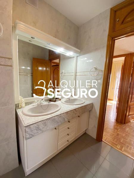 Foto 6beea3e7-a65a-499f-bdab-9092b701cab2. Lloguer pis amb calefacció a Santa Eugenia Madrid