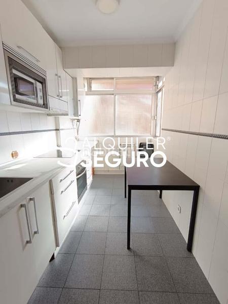 Foto fbaaa8b3-614c-4c35-8d85-8d42dc6c7eb8. Miete etagenwohnung mit heizung in Los Ángeles Madrid