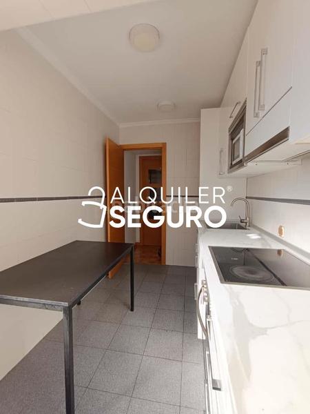 Foto c9fd6609-49c3-4d23-ae7b-876da57f6624. Rent flat with heating in Los Ángeles Madrid