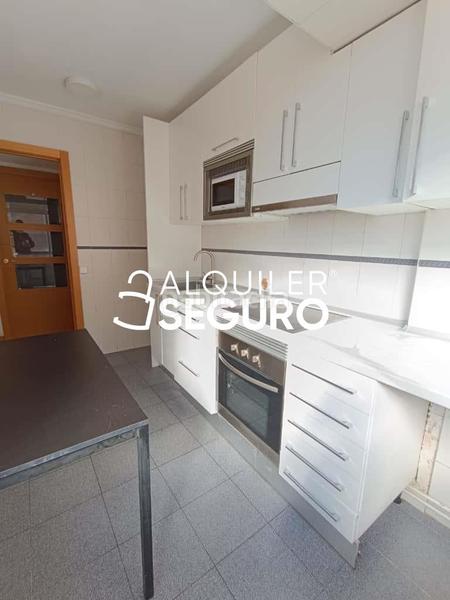 Foto dc80acc5-b350-4c82-ae8a-d9ed43a02628. Rent flat with heating in Los Ángeles Madrid