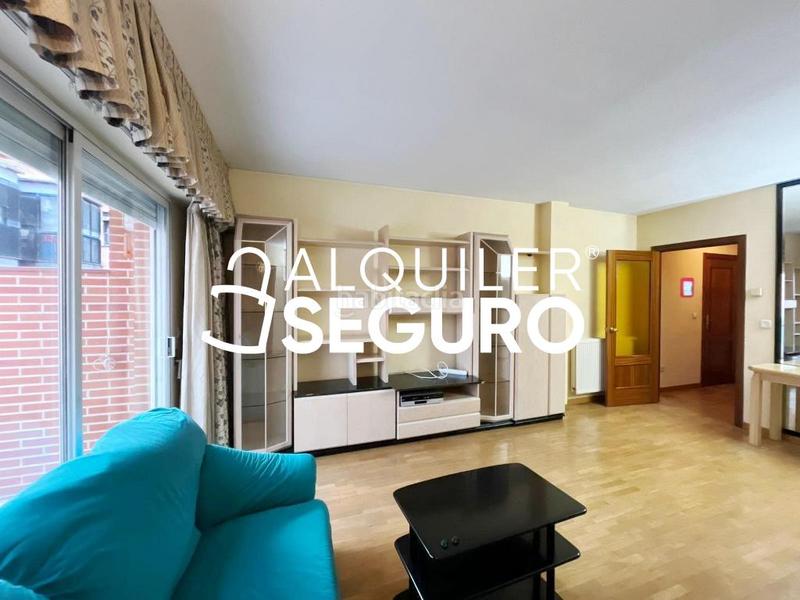 Foto 1b05e8e6-3fe8-4443-803b-1db9518b2000. Alquiler ático  c del valle de bergantiños en Madrid