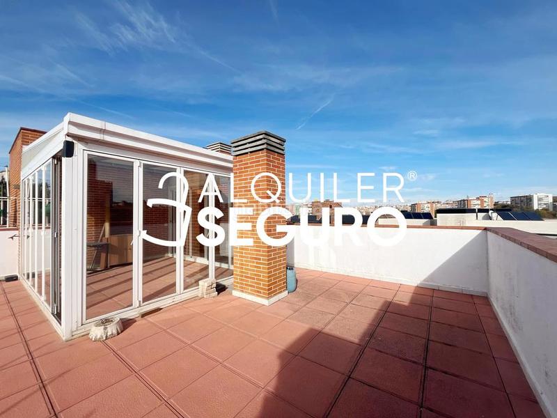 Foto 9eed7775-73a2-4b30-9138-d6d4ca761683. Alquiler ático  c del valle de bergantiños en Madrid