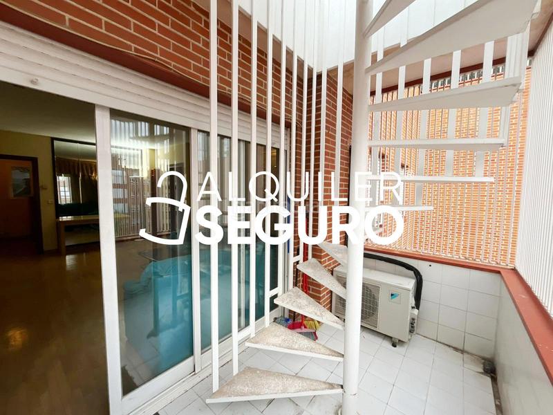 Foto ef772f4d-44ba-4780-92cf-8dc18584fd9e. Alquiler ático  c del valle de bergantiños en Madrid