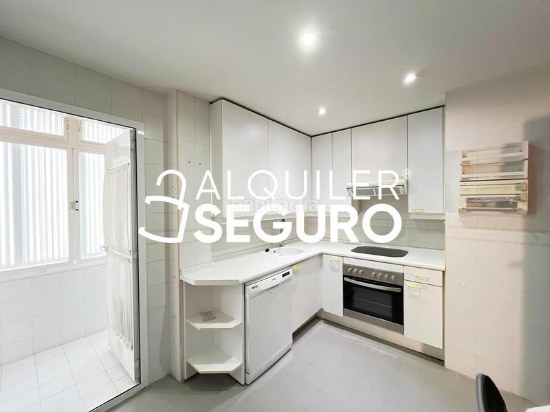 Foto bfb5a180-e294-4541-91a8-cc59014ac311. Lloguer àtic amb calefacció aparcament a Valdezarza Madrid